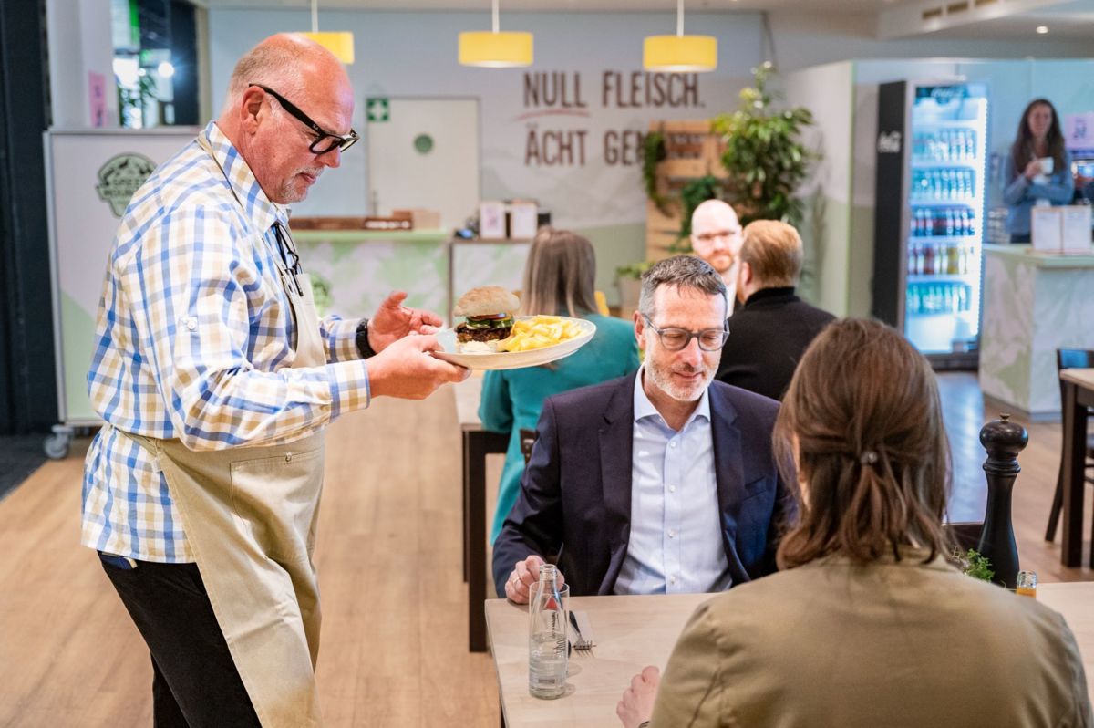 Aramark eröffnet zusammen mit der Koelnmesse Deutschlands erstes veganes Messerestaurant mit THE GREEN MOUNTAIN.