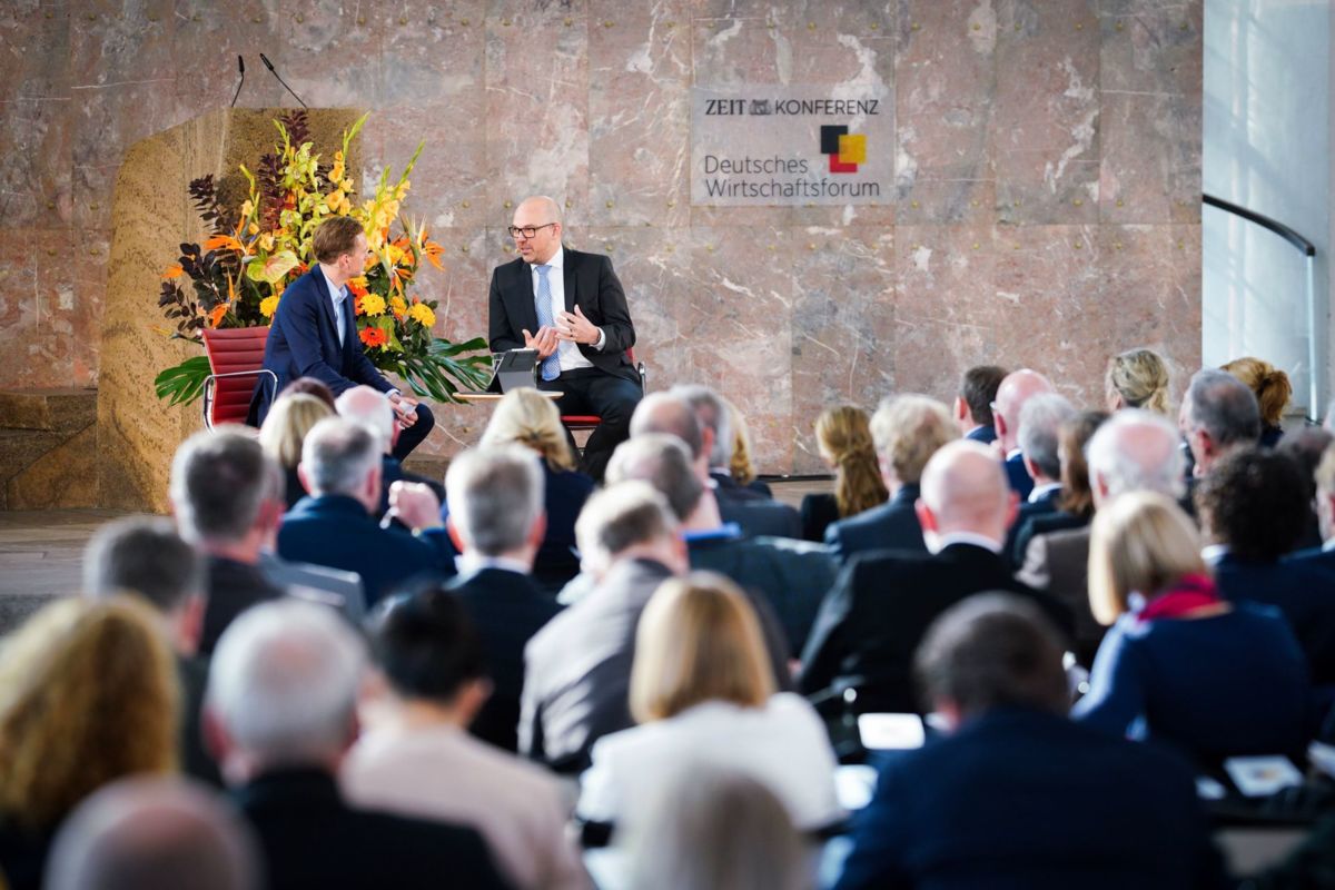 Regierungschef-Stellvertreter Daniel Risch am Deutschen Wirtschaftsforum in Frankfurt